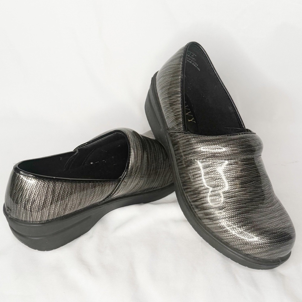 SAVVY Brandy Women's Size 10M Slip Resistant Metallic Leather Work Clogs Shoes